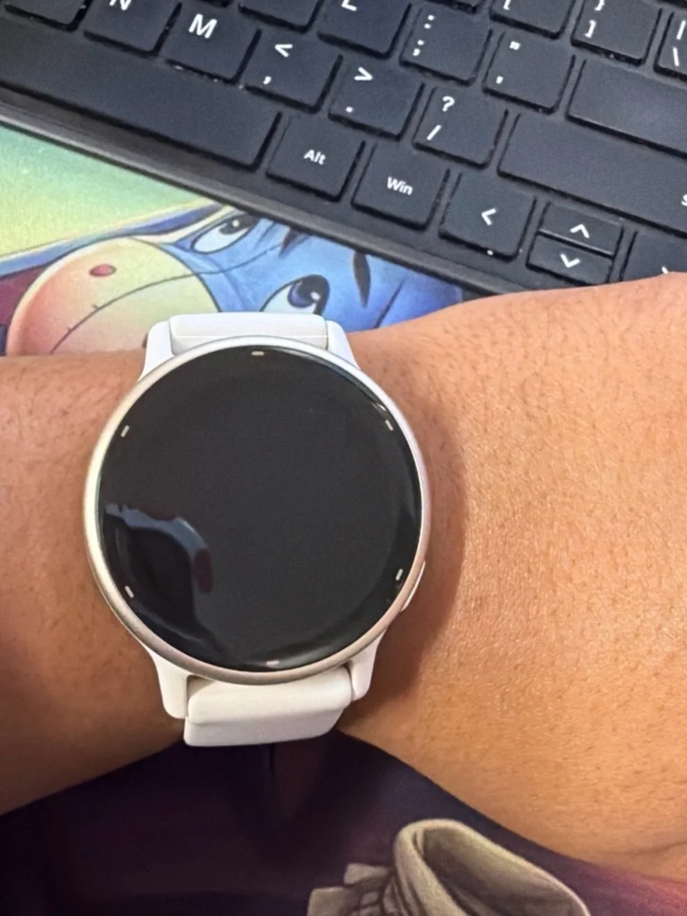 garmin White Round Smartwatch with Silver Bezel